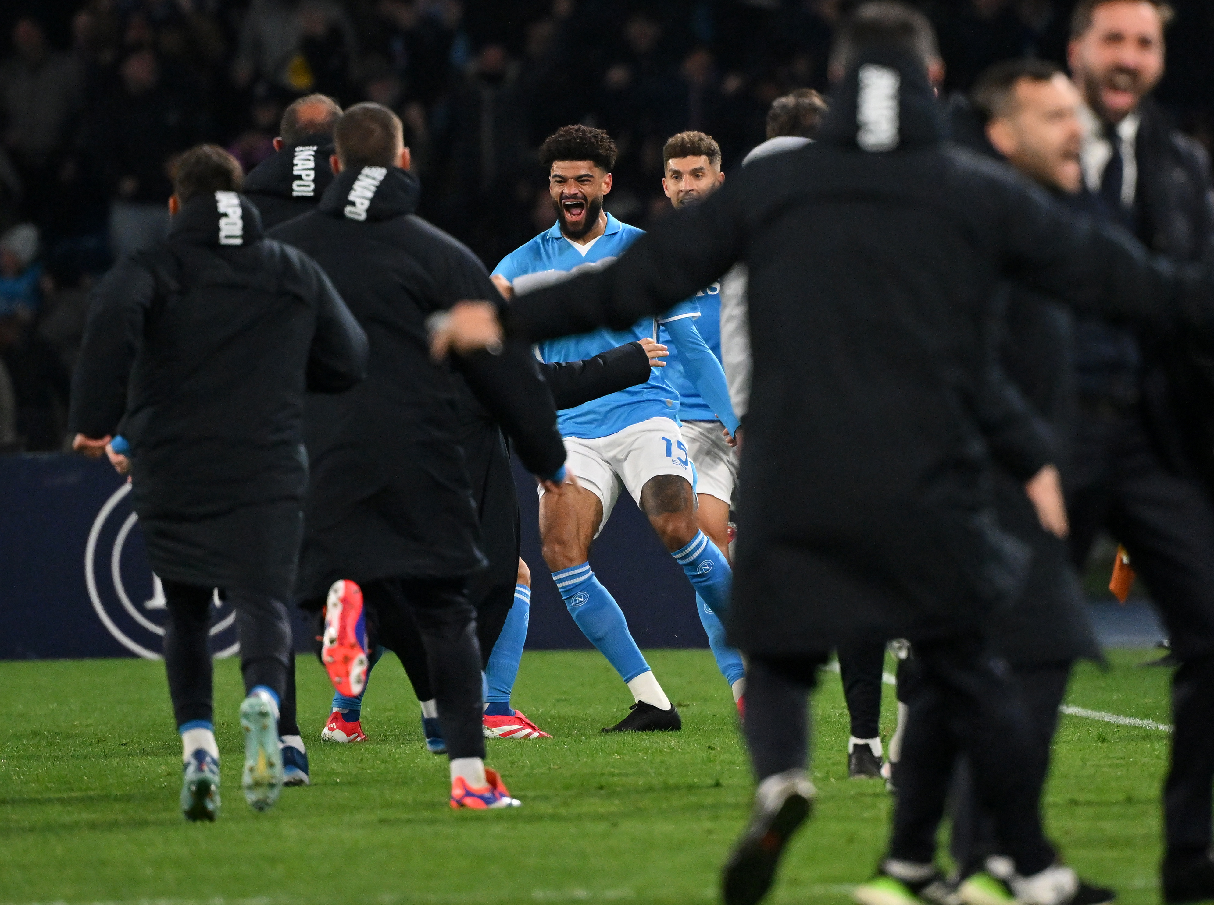 意甲比赛防守荒废，场内进球不断