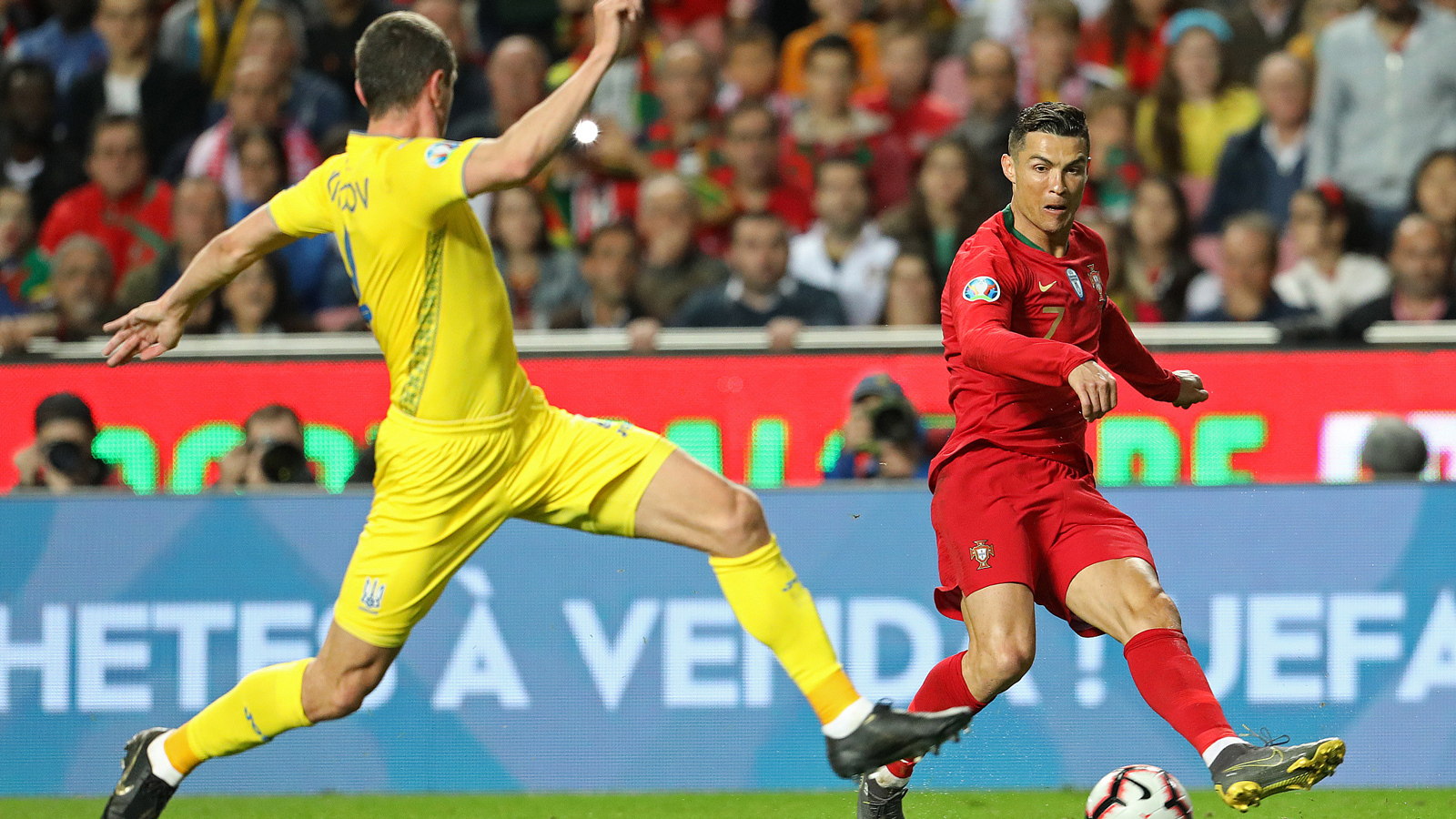 乌克兰击败葡萄牙，欧洲杯资格竞争激励