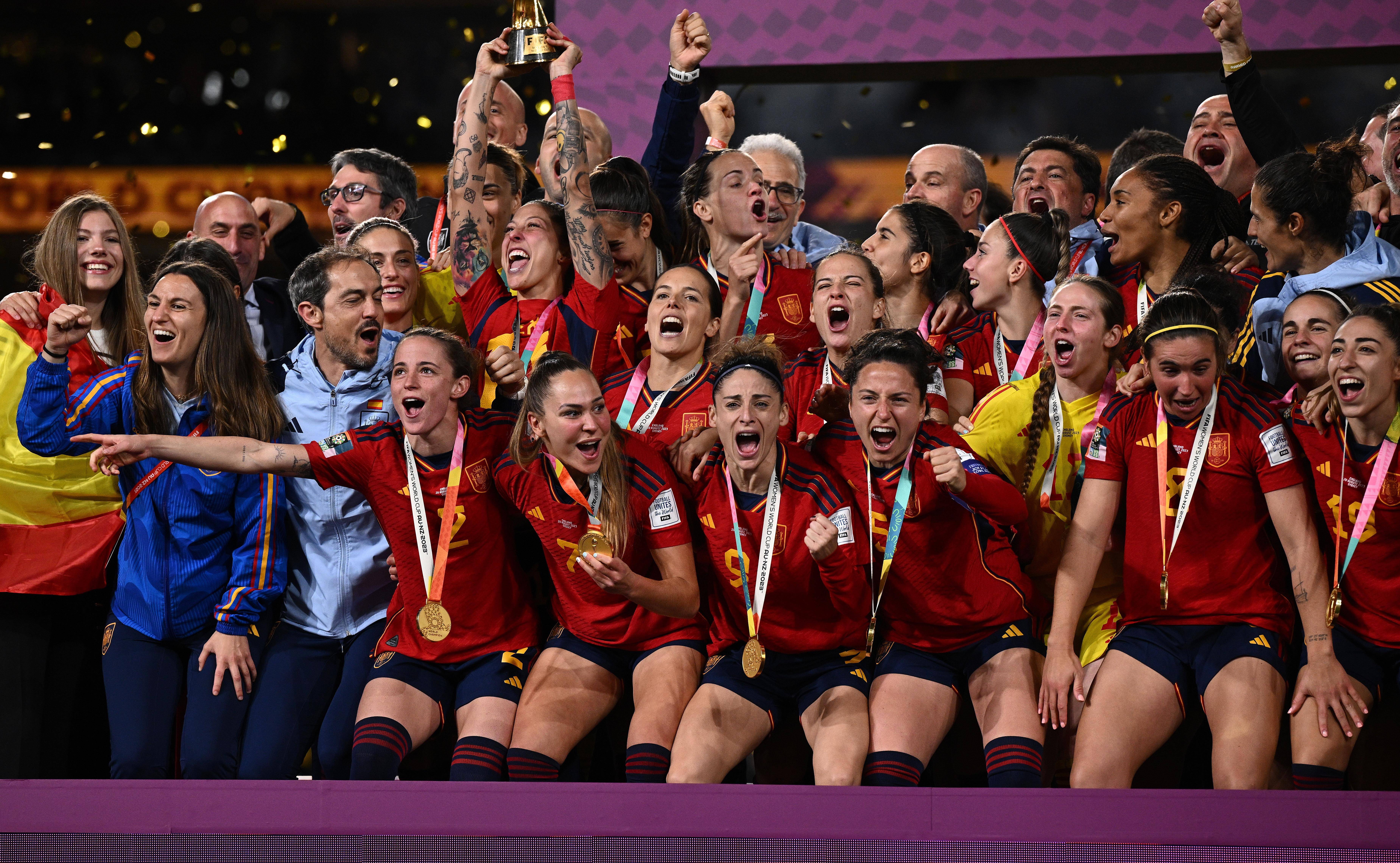 三亿体育体育官方-世界女足比赛集锦精彩呈现，球员技术突出的简单介绍