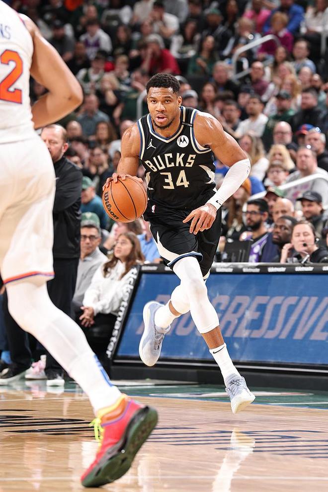 关于雄鹿再胜尼克斯，总胜场数领先全联盟的信息