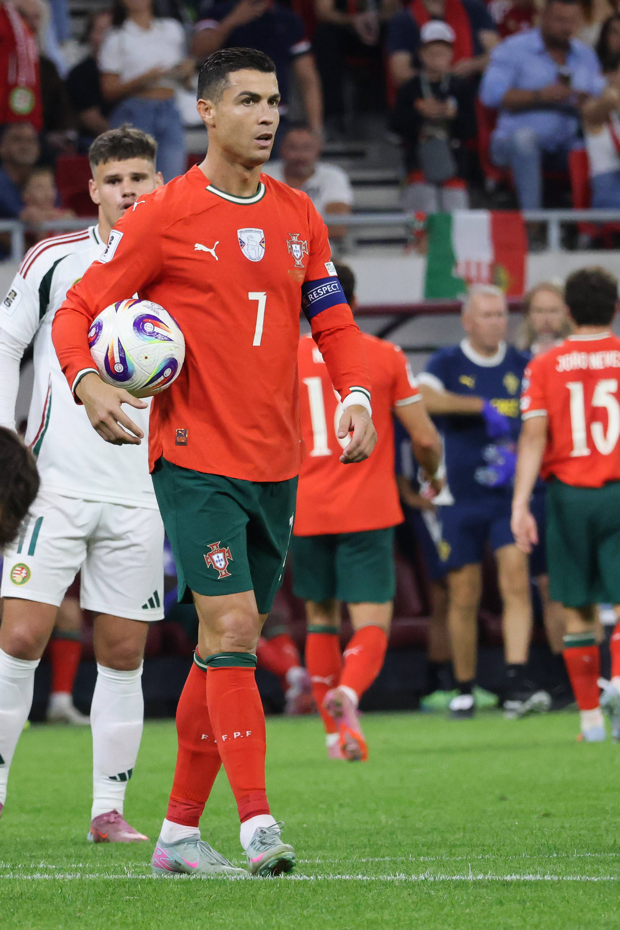 匈牙利队在比赛中展现出了稳定的表现，取得胜利的简单介绍