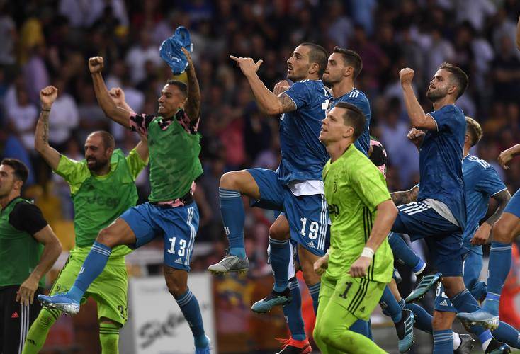 包含顶尖球队交锋双方背水一战场面激烈的词条