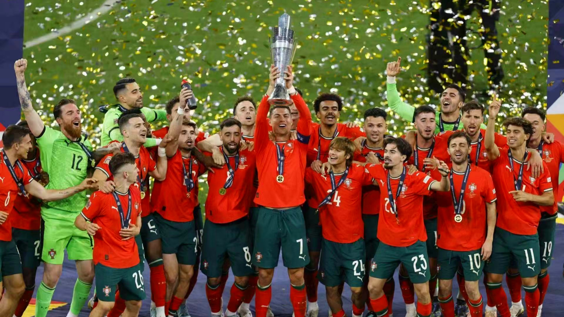 三亿体育体育平台-欧洲杯战况：西班牙遭遇困境，小组赛搅动C组积分的简单介绍