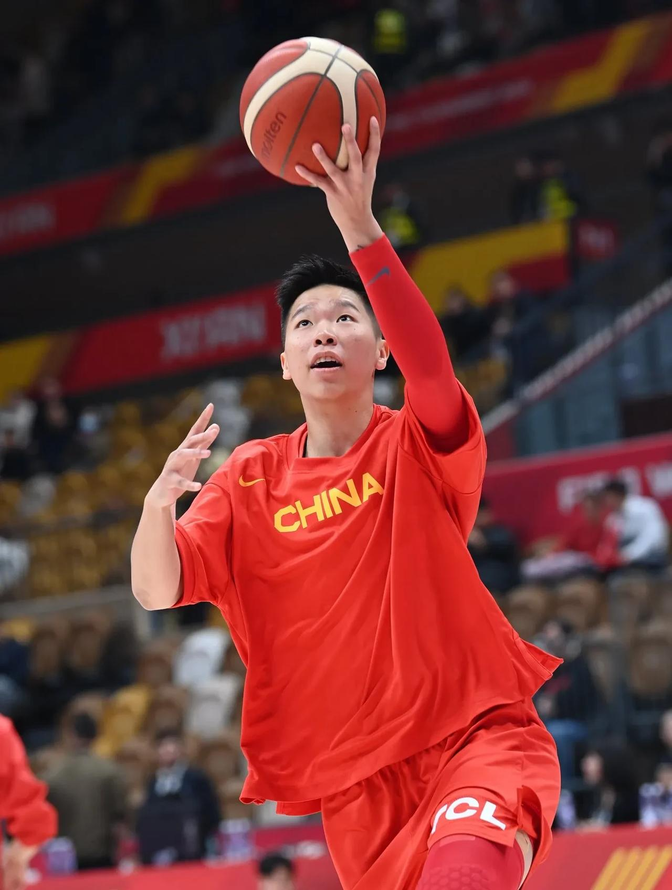 三亿体育体育下载-精准传球助攻得手，球队士气高昂斗志昂扬的简单介绍