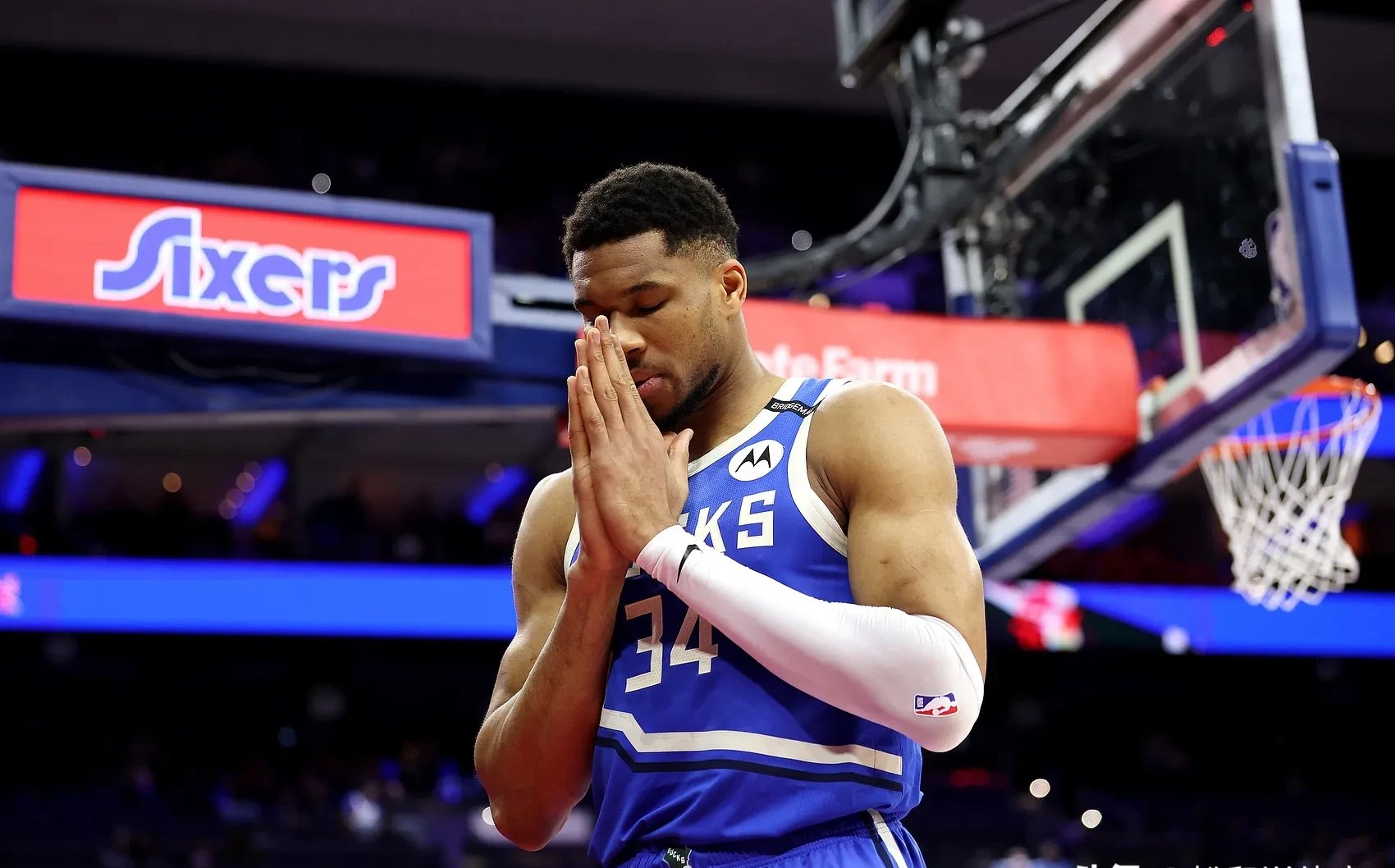 雄鹿不敌国王：字母哥的出色表现但未能帮助球队胜出的简单介绍